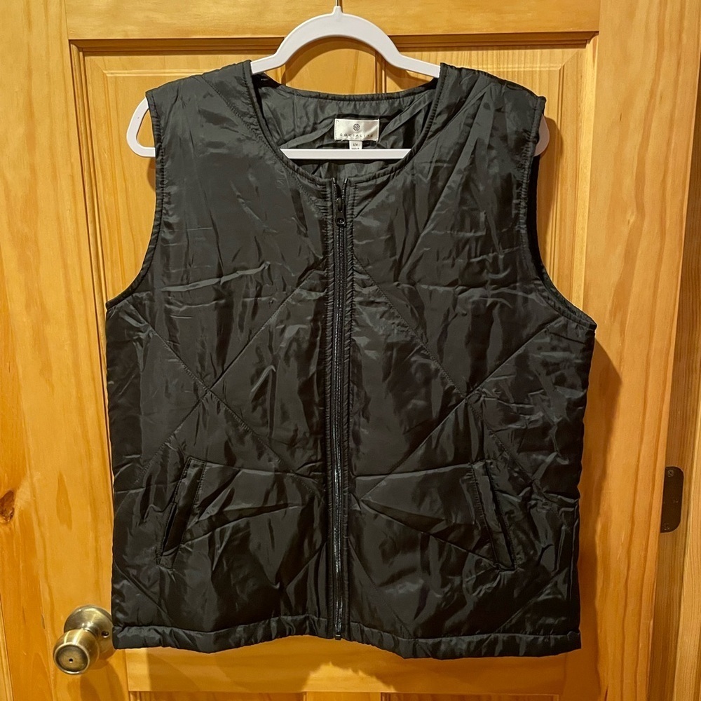 Socialite Women’s full zip vest. Quilted Light weight size s/m